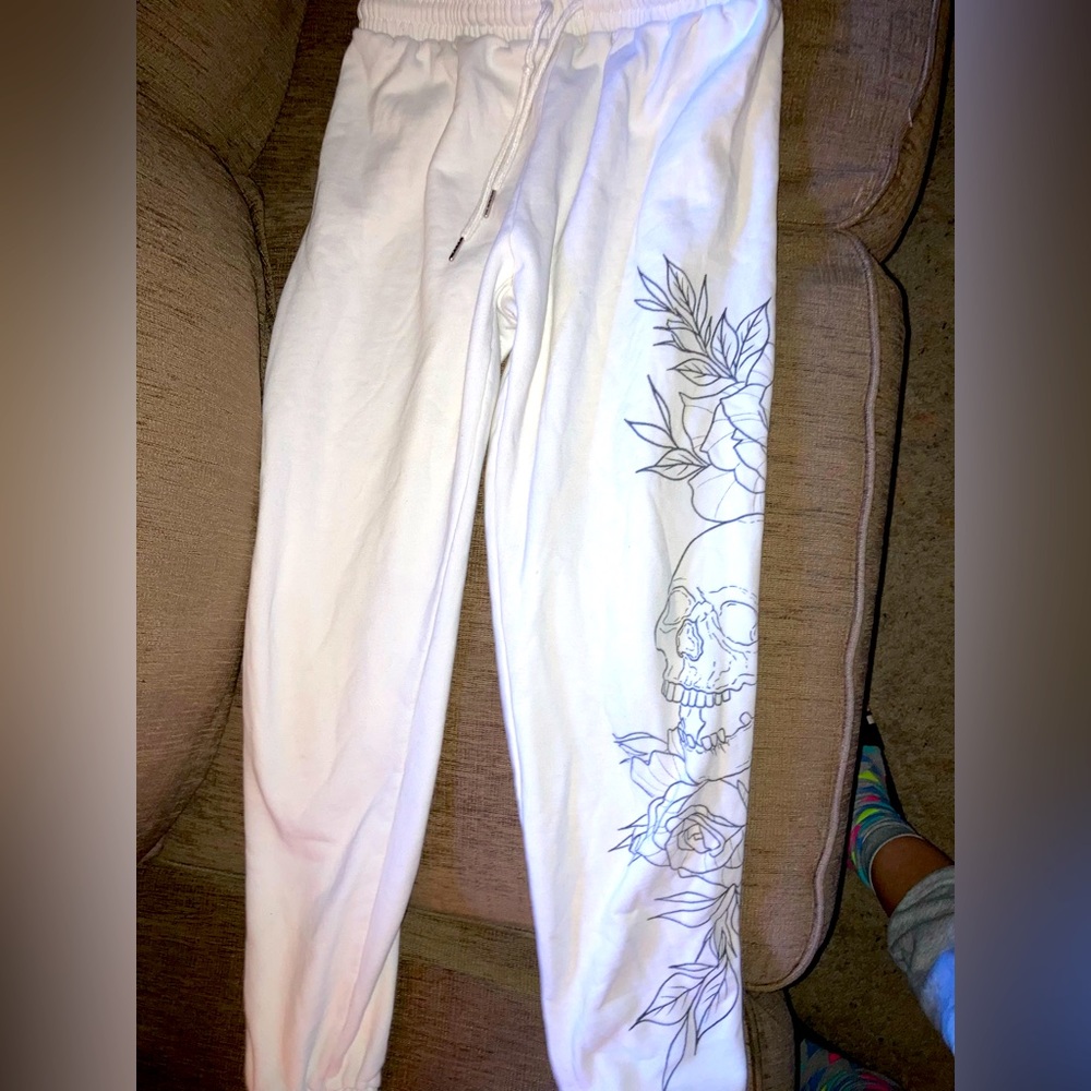 Size Medium Skull & Roses joggers